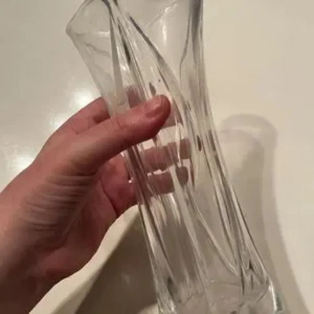NFS Heart-Shaped‎ Vase for Valentine's Day or Everyday  (Holiday/Pre-Owned/x)